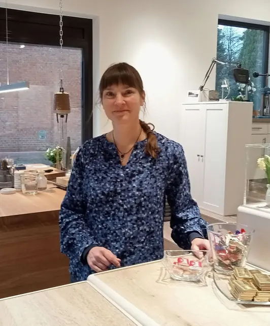 Birgit Dijk in ihrer Goldschmiede